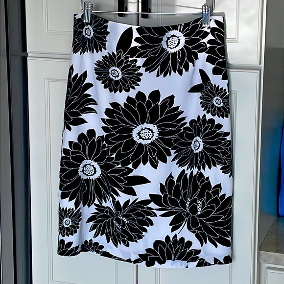 LOFT Dresses & Skirts - Ann Taylor LOFT floral skirt 6